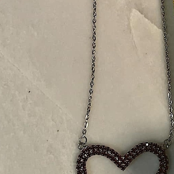 Elegant Heart-Shaped Necklace in Red 19in silver chain - Picture 3 of 3